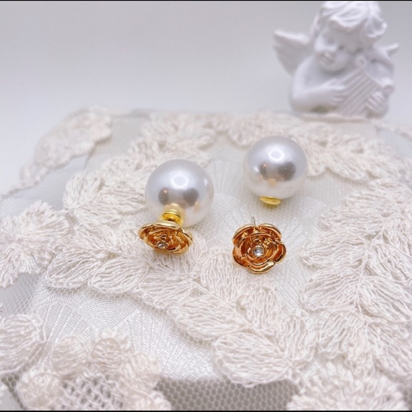 Retro Camellia Pearl Studs - Picture 5 of 5